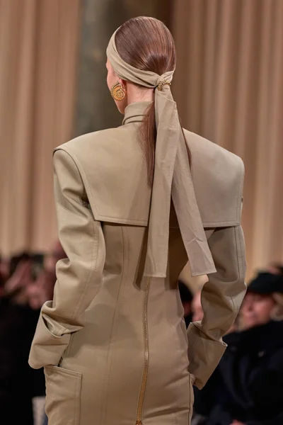Look 11